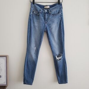 Gap 1969 Curvy True Skinny Jeans Light/Medium Wash - 27R - Distressed Fall Jeans